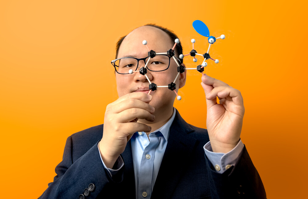 Professor Zhongxing HUANG